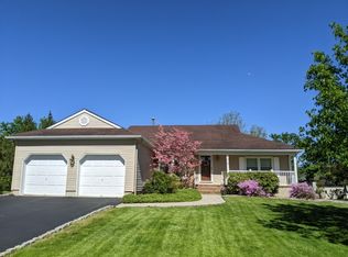 12 Chestnut Trl, Flemington, NJ 08822