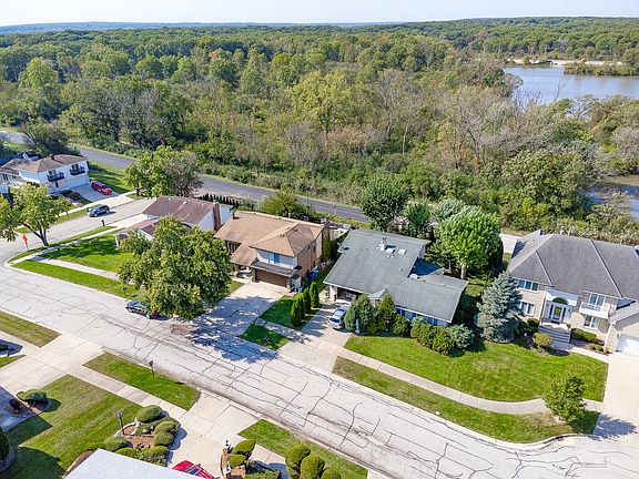 4th image of 9936 Stratford Ln
