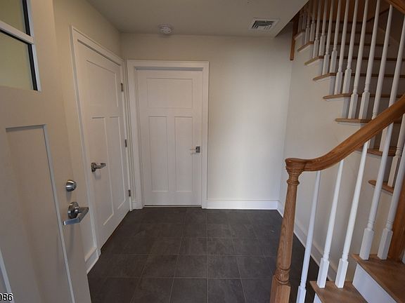 2nd image of 676 Bloomfield Ave APT 3
