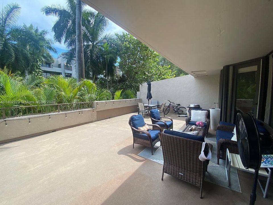 1st image of 141 Crandon Blvd APT 132