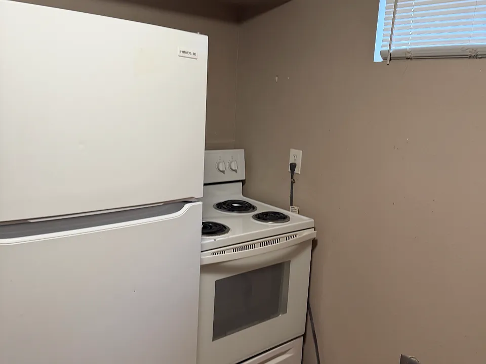 7231 S 1975 W