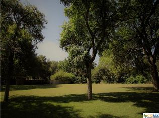 512 Hermitage St, Seguin, TX 78155