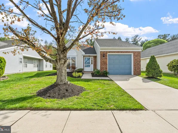 626 Cascade Dr S, Mount Laurel, NJ 08054