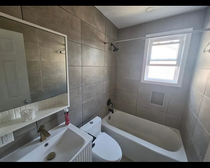 119 Hobart Ave #A4 — Photo 2