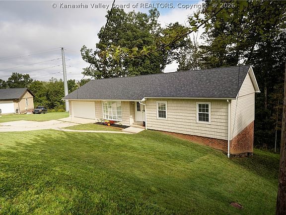 3rd image of 152 Ruthlawn Dr