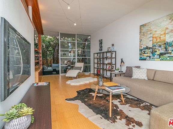 3rd image of 647 Raymond Ave APT 2