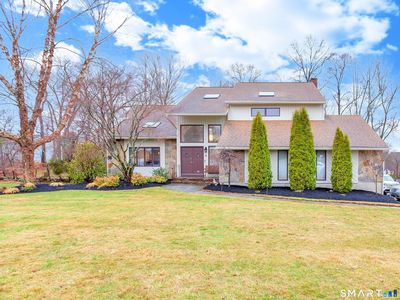 8 Lomartra Lane, Branford, CT, 06405