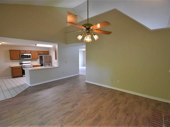 4th image of 9608 Glenox Ln