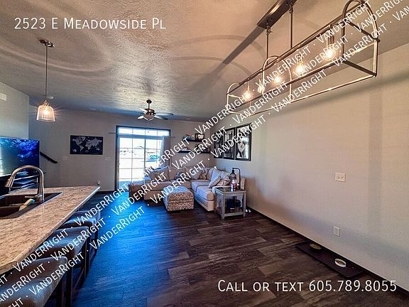 3rd image of 2523 E Meadowside Pl