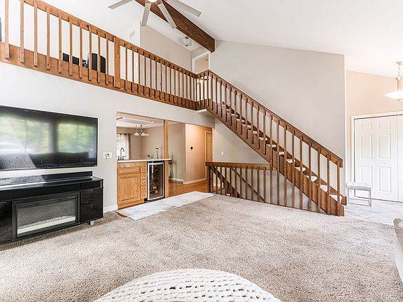 4th image of 28 Lakewood Cir