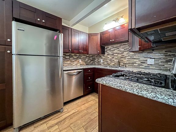 4th image of 4042 Ingraham St