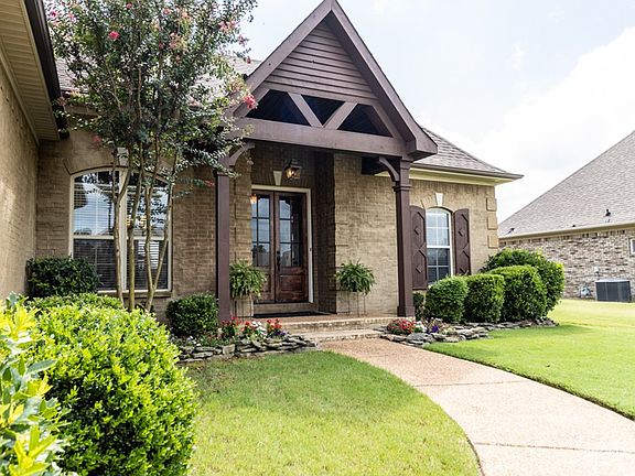 4th image of 605 River Birch Dr