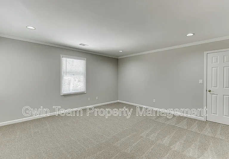 9345 Riverclub Pkwy — Photo 25