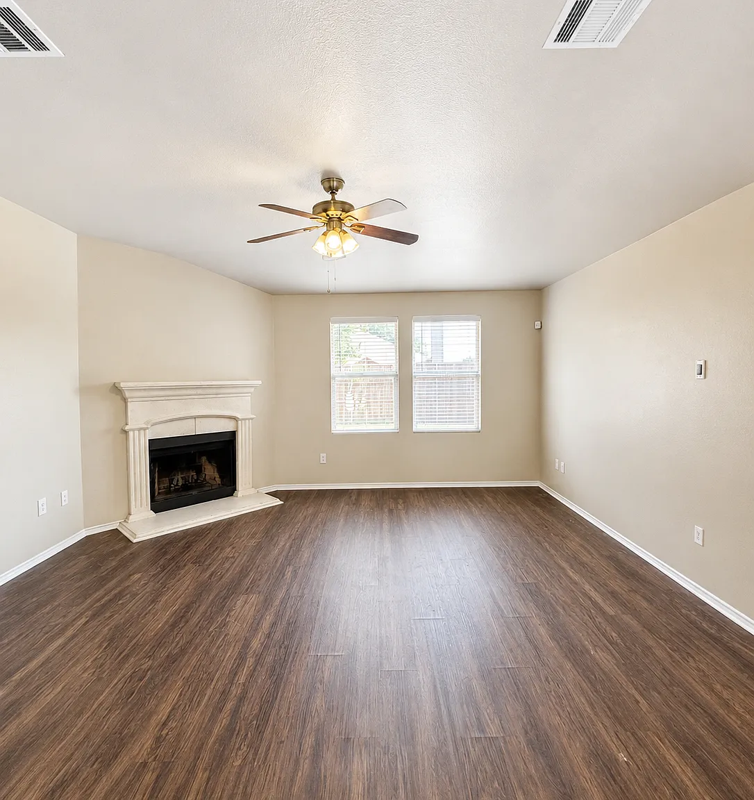 4 bed, 2.5 bath, 2653 sqft, $2,500 — Photo 3