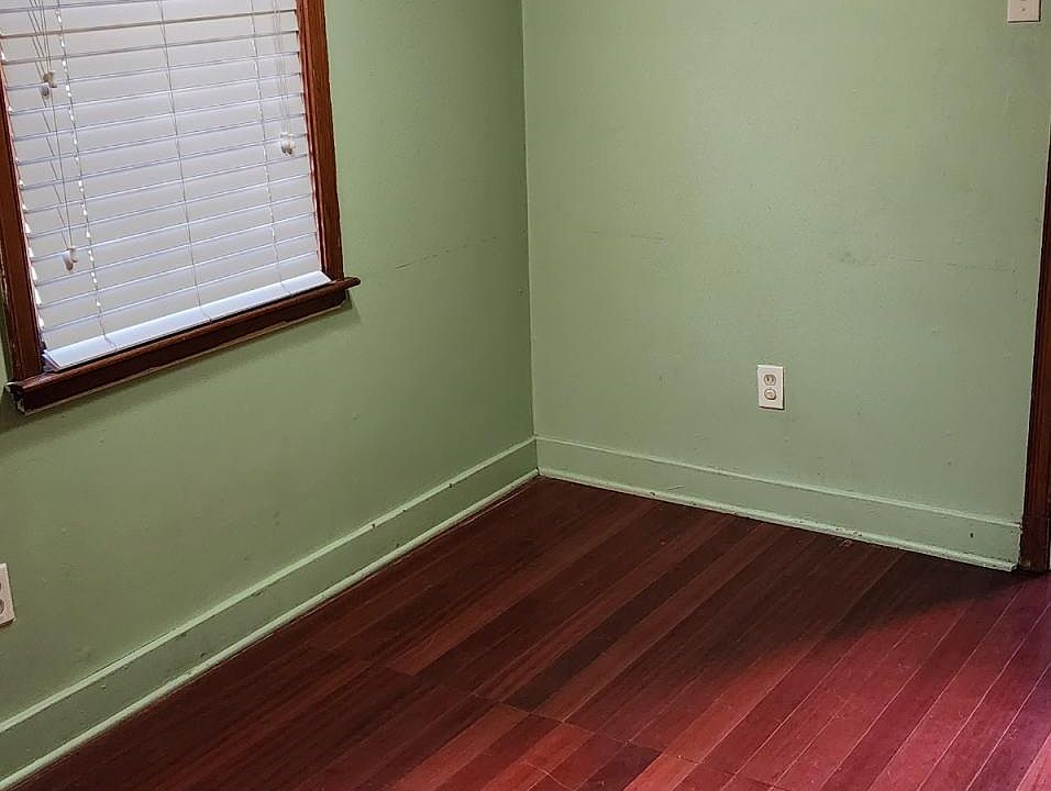 2nd image of 1927 Quinn Ave
