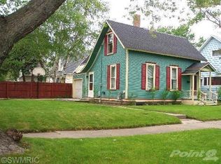 604 Fairview Ave, Manistee, MI 49660