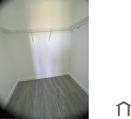 5th image of 2325 NE 42nd Cir