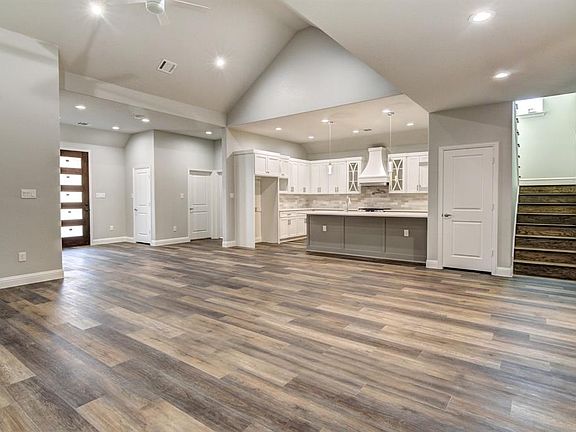 3rd image of 8402 Willowbrook Dr