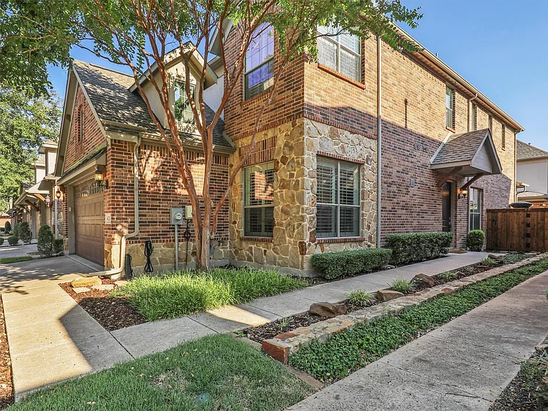 4724 Durham Dr — Photo 16