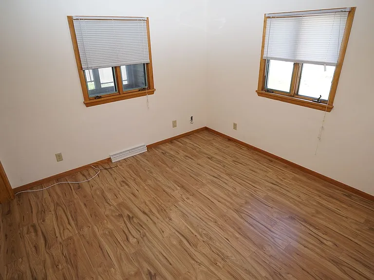 1518 Mendota St — Photo 5