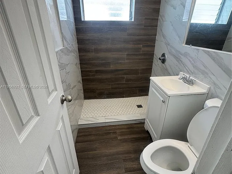 7300 N Harding Ave #28 — Photo 5