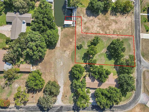 5th image of 105 Chaparral Dr