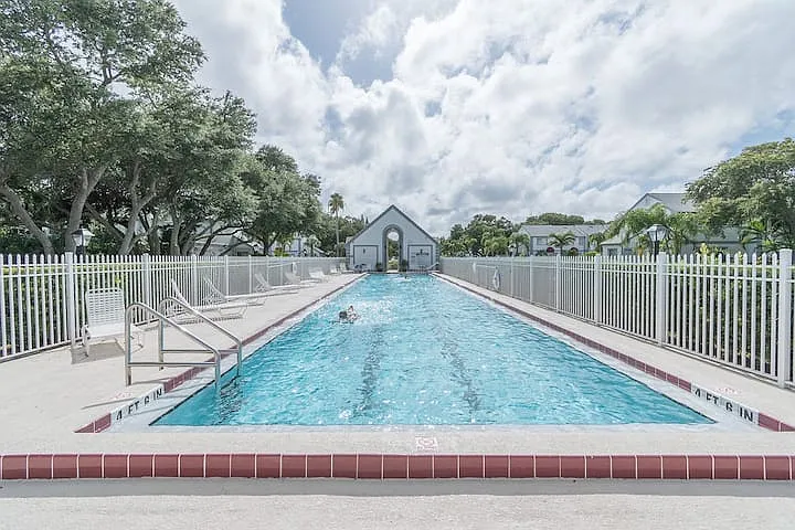 1 bed, 900 sqft, $2,460 — Photo 4
