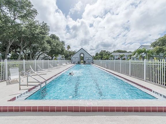 4th image of 516 Beach Park Ln