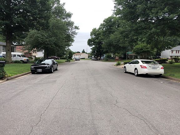 4th image of 329 Cloverfield Ln