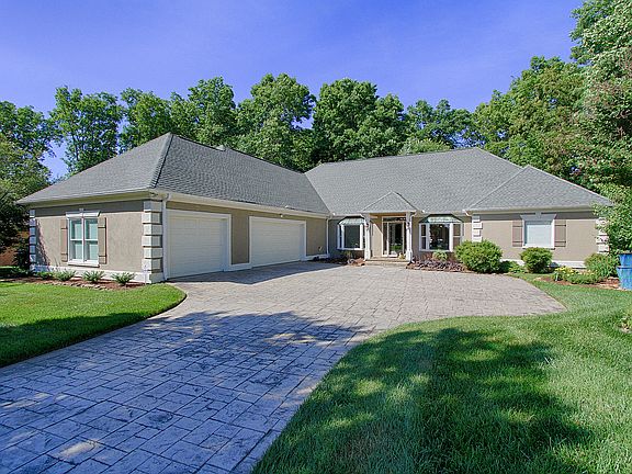 3rd image of 209 Oak Chase Blvd