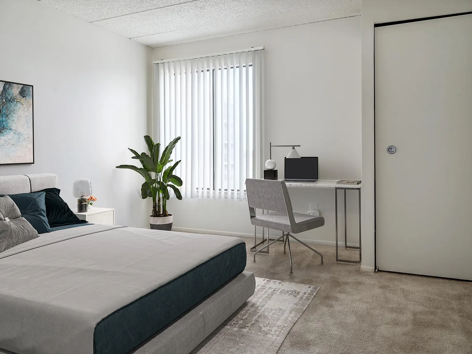 Lincoln Tower Apartments — Photo 1