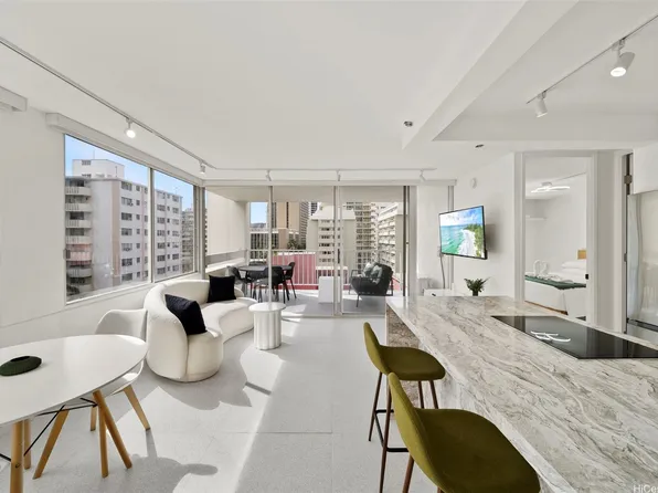 2427 Kuhio Ave #807, Honolulu, HI 96815