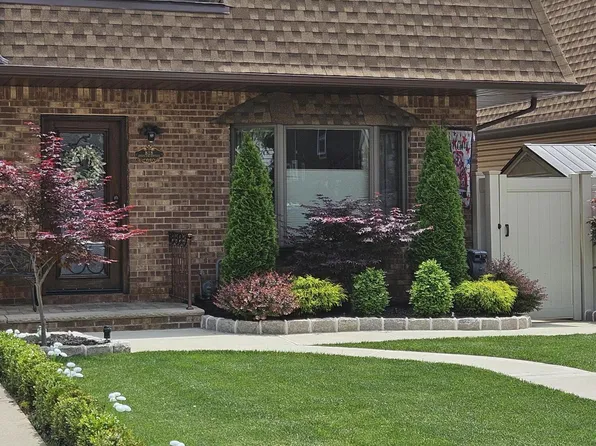 818 Sinclair Ave, Staten Island, NY 10309