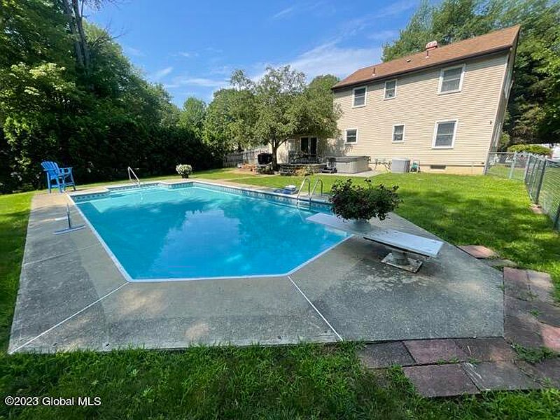 4th image of 3 Huntwood Drive