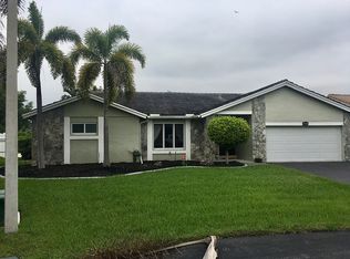 14917 Castlegate Ave, Davie, FL 33331