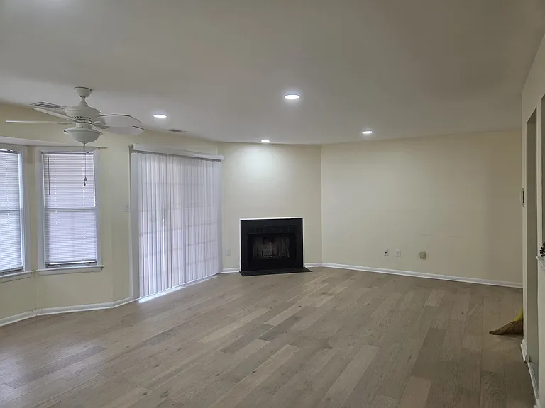 202 Salem Ct #4 — Photo 7