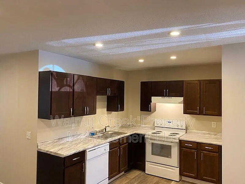 1 bed, 1.0 bath, 1200 sqft, $900 — Photo 2