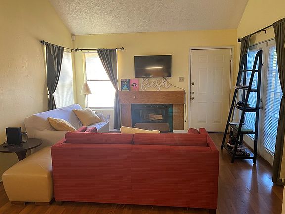 3rd image of 3211-504 Pearl St