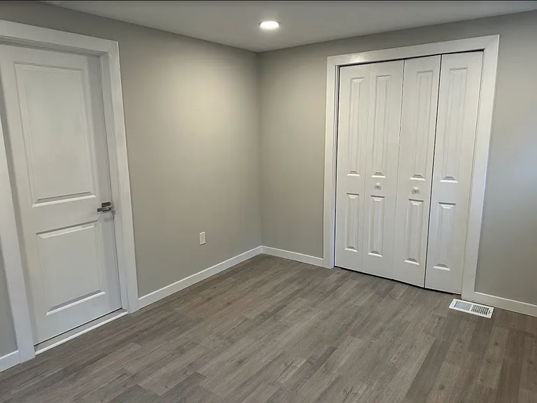 7028 Ridge Ave — Photo 5