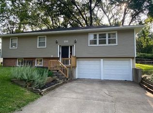 4820 Stearns Ln, Shawnee, KS 66203