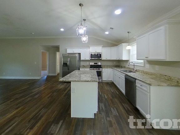 4th image of 228 Hallmark Cir