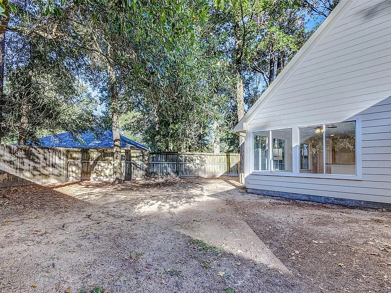21892 Silver Oak Ct — Photo 47