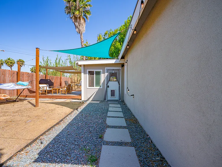 530 Kirtright St — Photo 43