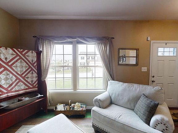 5th image of 68 Flanders Ct