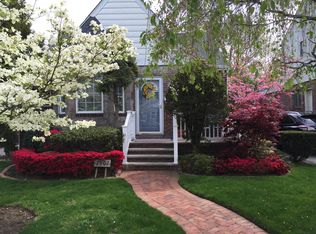 7507 173rd St, Fresh Meadows, NY 11366