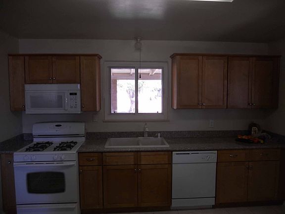 3rd image of 1136 E Tempe Dr