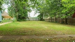 1st image of 520 Nacogdoches St