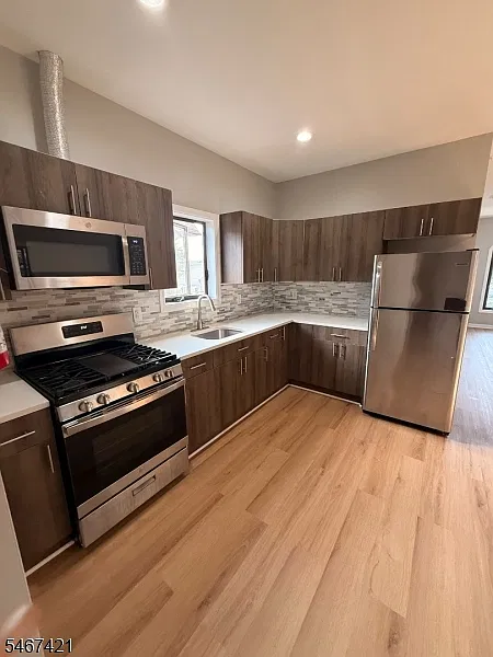 148 Lawrence St #3