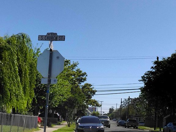 5th image of 1021 S Church St