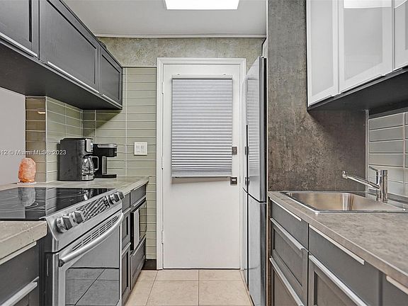 4th image of 17000 NE 14th Ave APT 204